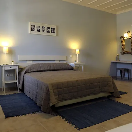 Almyris בית הארחה אדאמאס