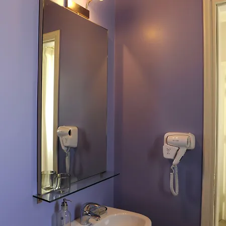 Almyris אדאמאס